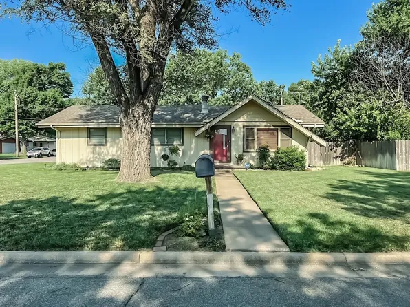 901 N Acadia Ave, Wichita, KS 67212