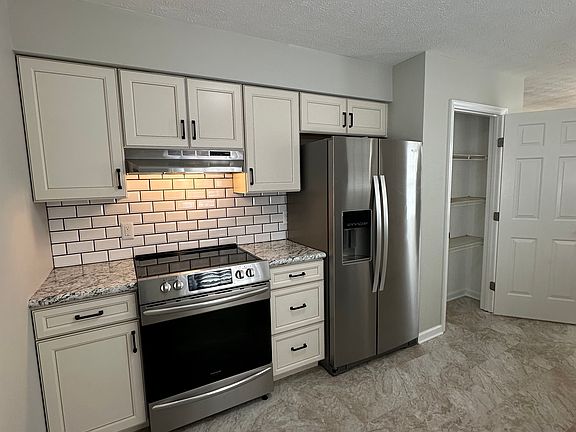 4th image of 112 Shamrock Ln APT 2