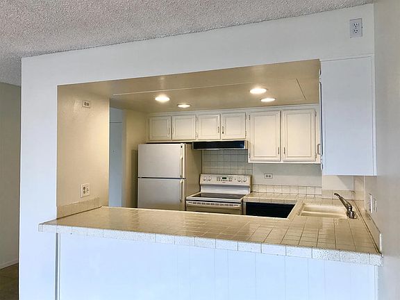 3rd image of 4944 Cass St Unit 307