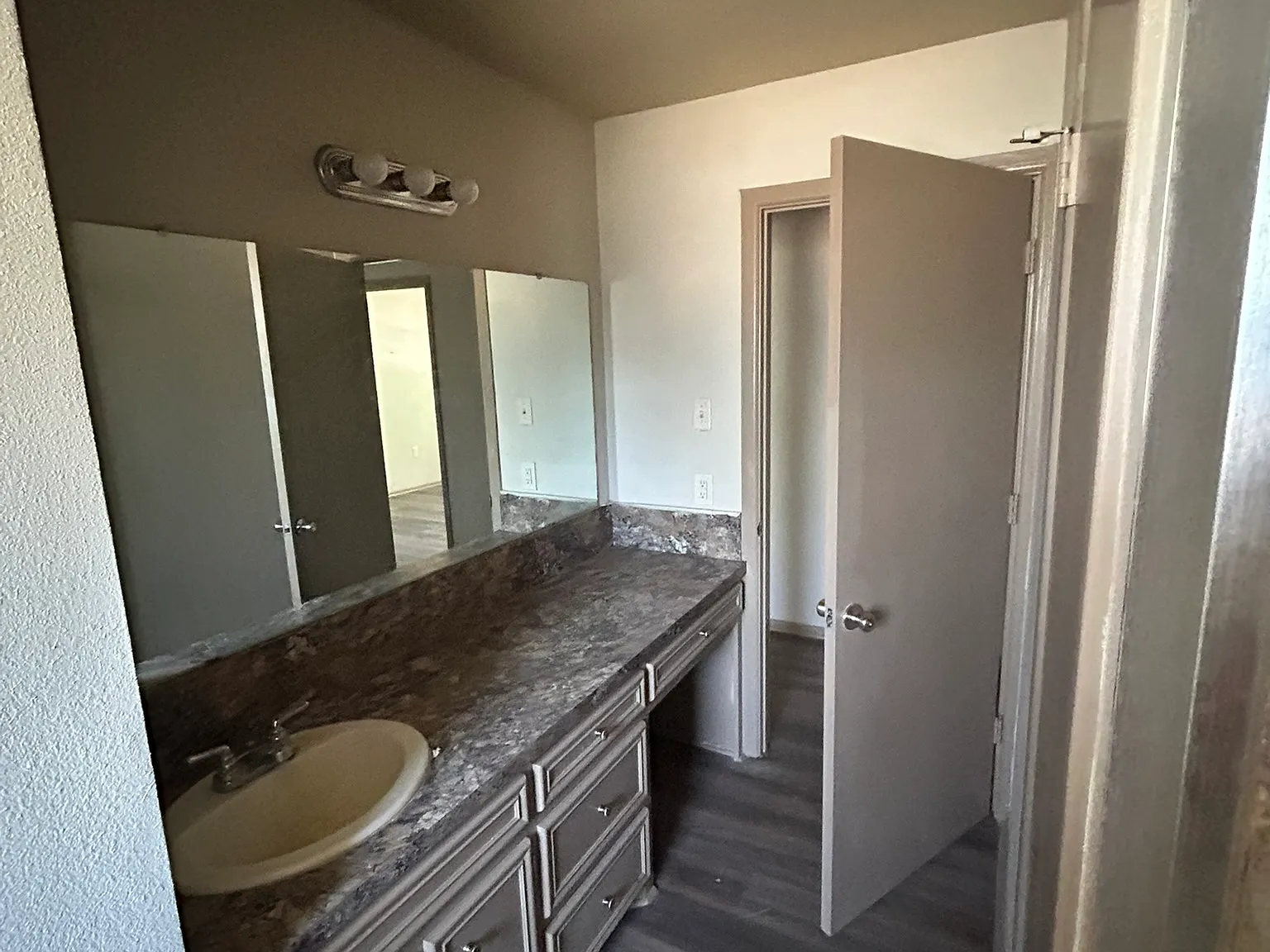 3 bed, 2130 sqft, $1,300 — Photo 4