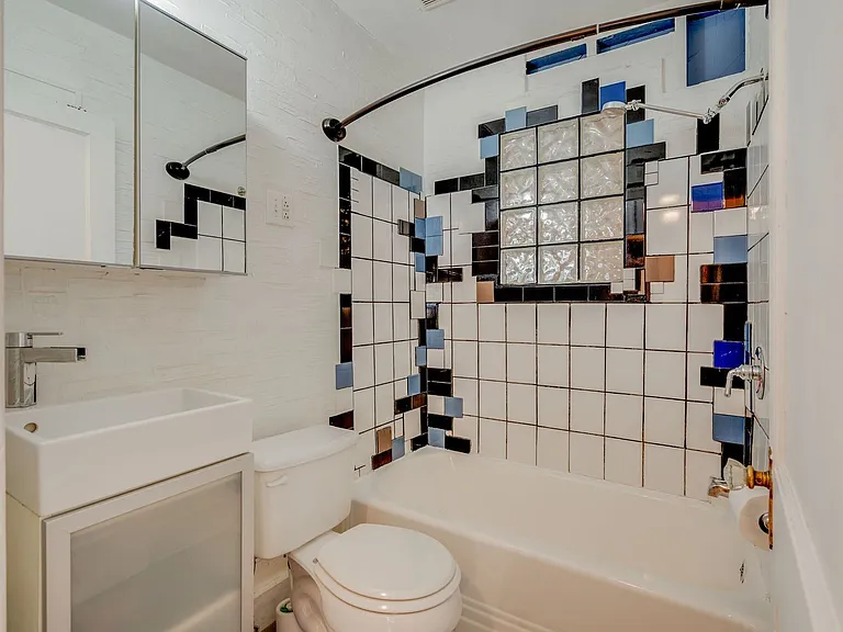 1811 Stewart Pl — Photo 5