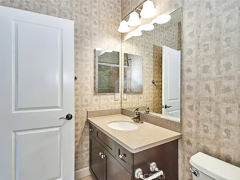 15 Vantis Dr — Photo 10
