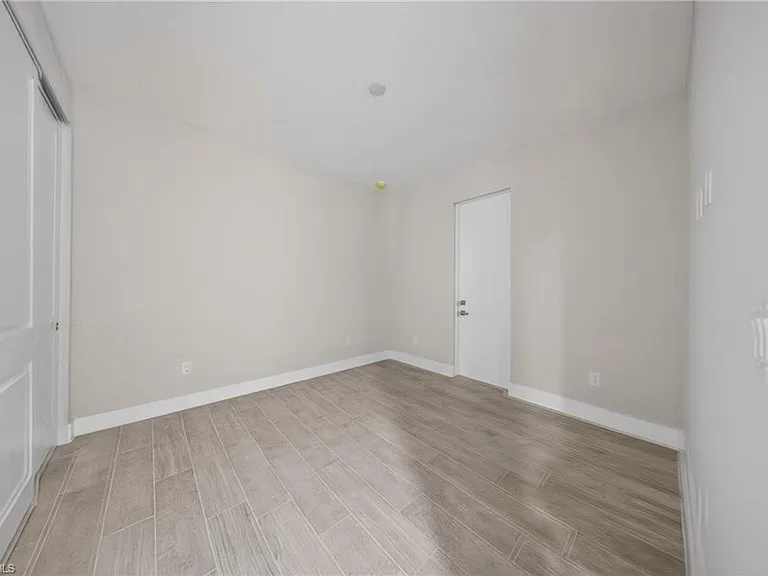 821 Moore Ave — Photo 17