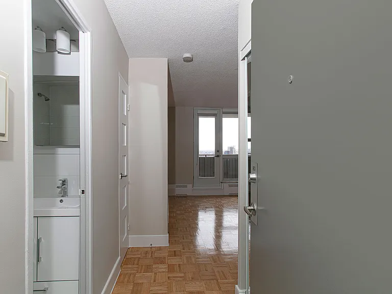 666 Spadina Ave — Photo 16
