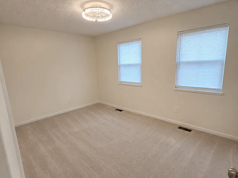 4621 Gatewood Dr — Photo 4