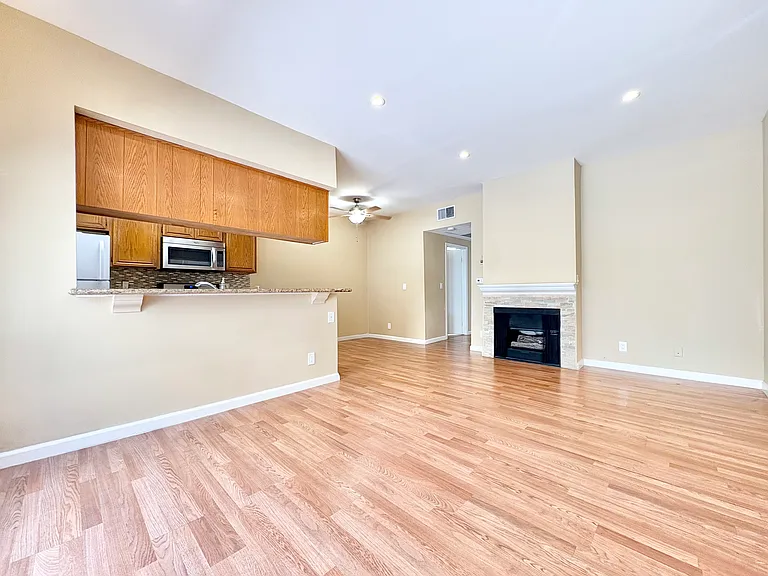 6202 Fulton Ave #4 — Photo 2