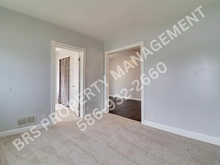 30791 Alger St — Photo 11