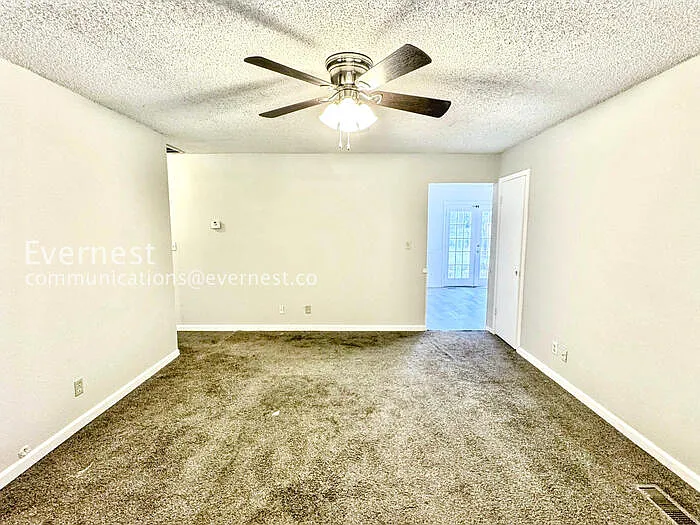 1756 S Pine Ave — Photo 15