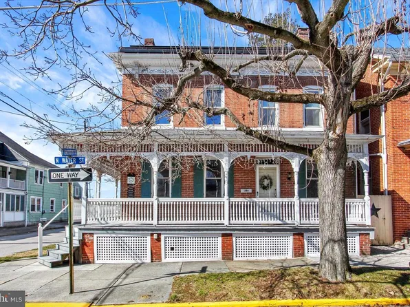 6 N Water St, Spring Grove, PA 17362