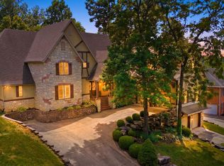 1646 W Caleb Ct, Springfield, MO 65810