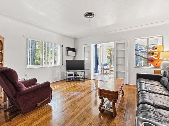 3rd image of 875 14th Ave N #1