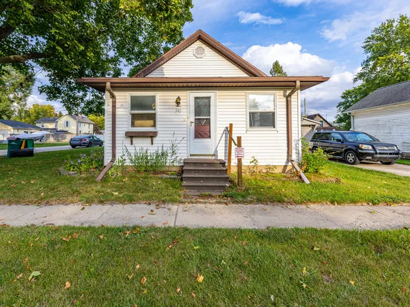 348 N Market St, Seneca, IL 61360