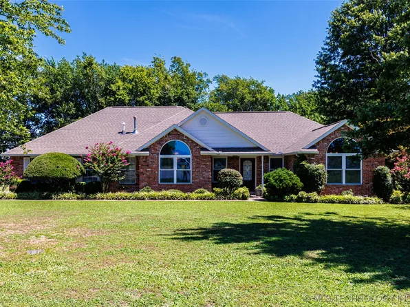 17202 Stonehedge Ct, Claremore, OK 74017