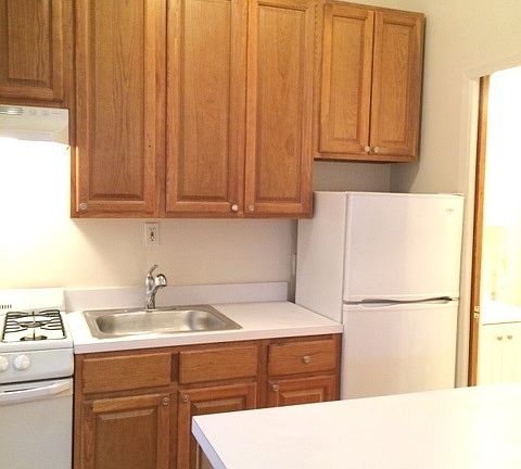 2nd image of 255 W 10th St APT 4RN