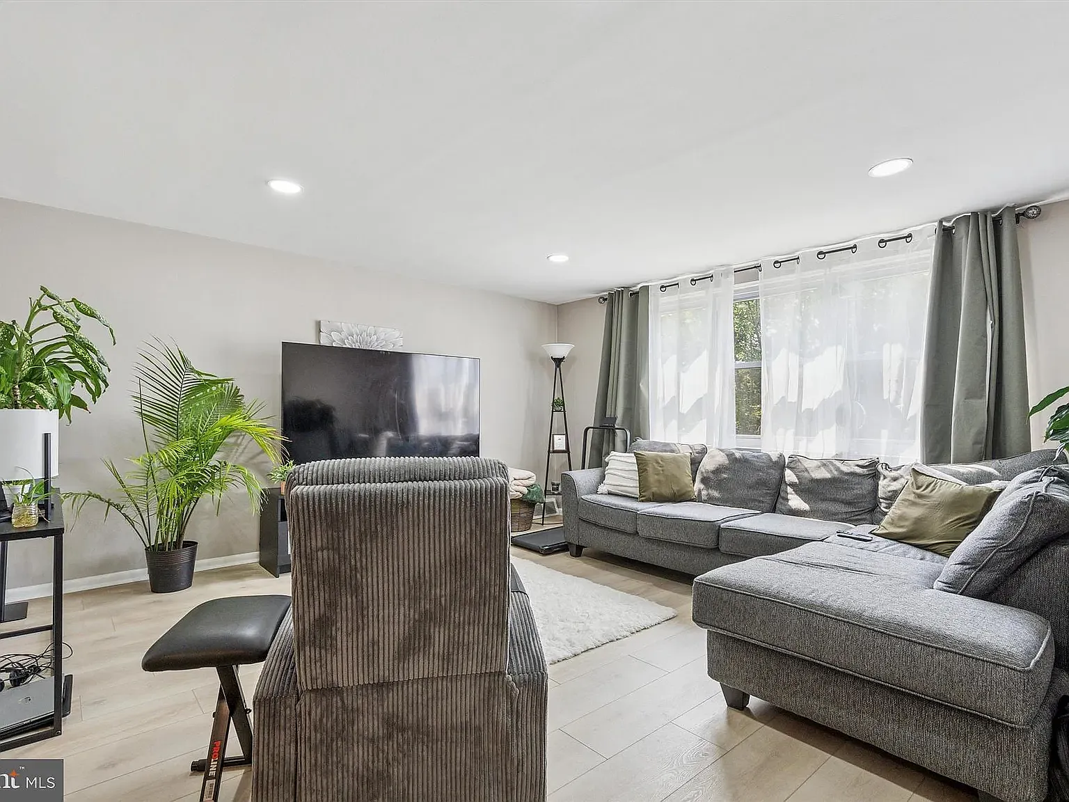 2 bed, 925 sqft, $1,850 — Photo 3