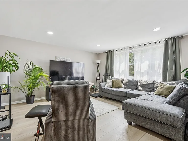 120 Clement Rd #D — Photo 3