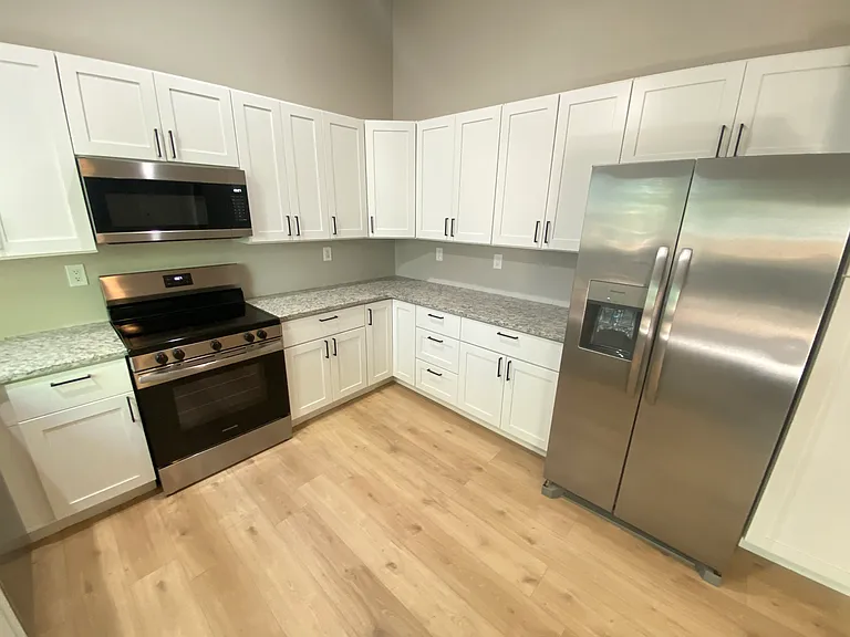 970 Bayfield Dr — Photo 5