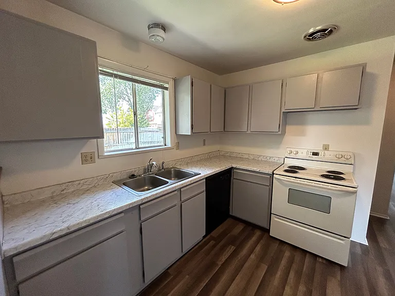 441 Independent Ave #3 — Photo 3