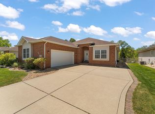 889 Clearwater Cv W, Crown Point, IN 46307