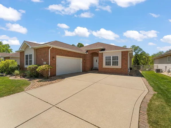 889 Clearwater Cv W, Crown Point, IN 46307