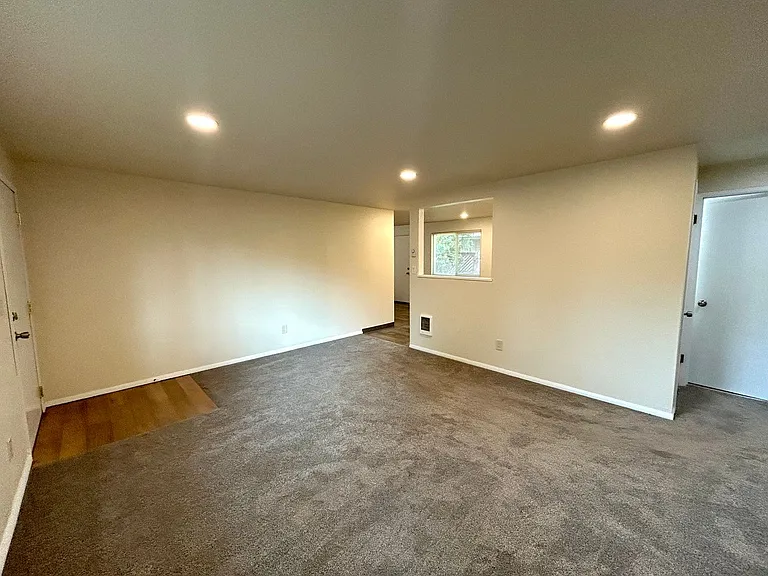 1308 N Alder St — Photo 1