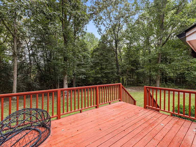 109 Oaklake Ct — Photo 35