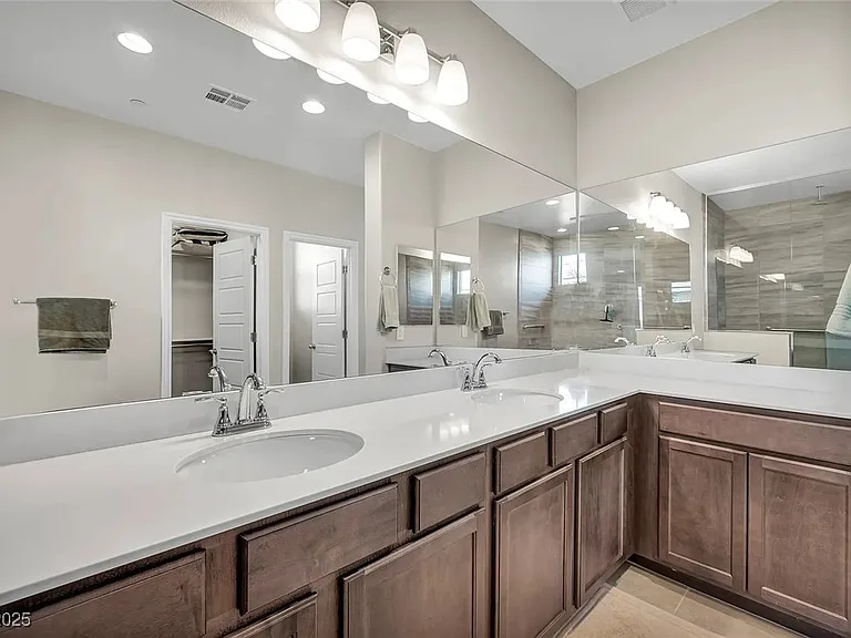 1012 E Sunset Rd — Photo 27
