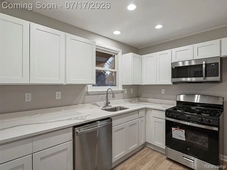 904 E Otis Ave — Photo 10