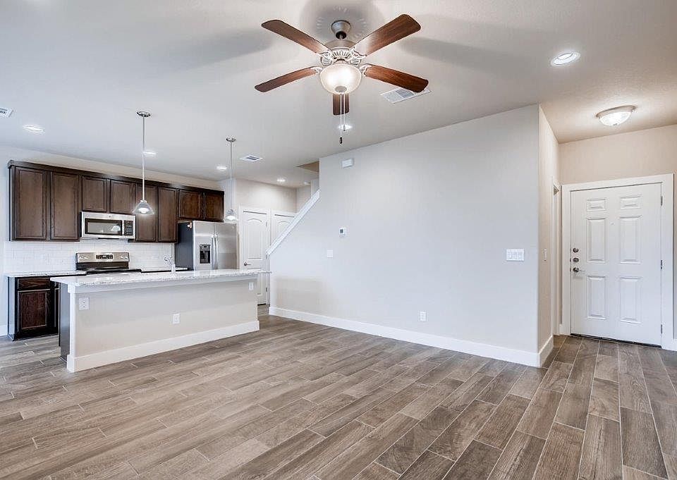 1st image of 623 Parkside Pkwy #6C
