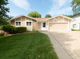 5272 Southern Manor Dr, Omaha, NE 68117
