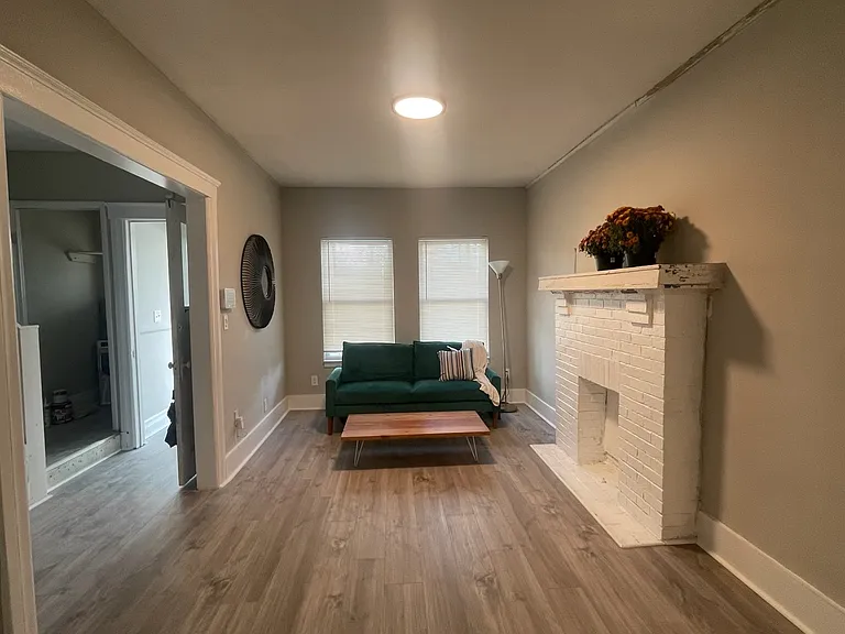 6204 Rosa Parks Blvd — Photo 3