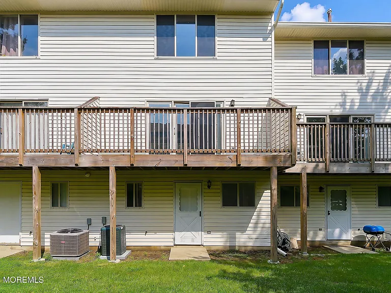 190 Spruce St #10 — Photo 27