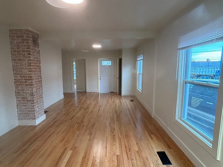 44 Geer St #1 — Photo 3