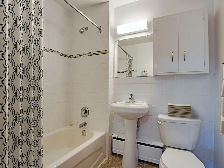 18 Spruce St — Photo 8