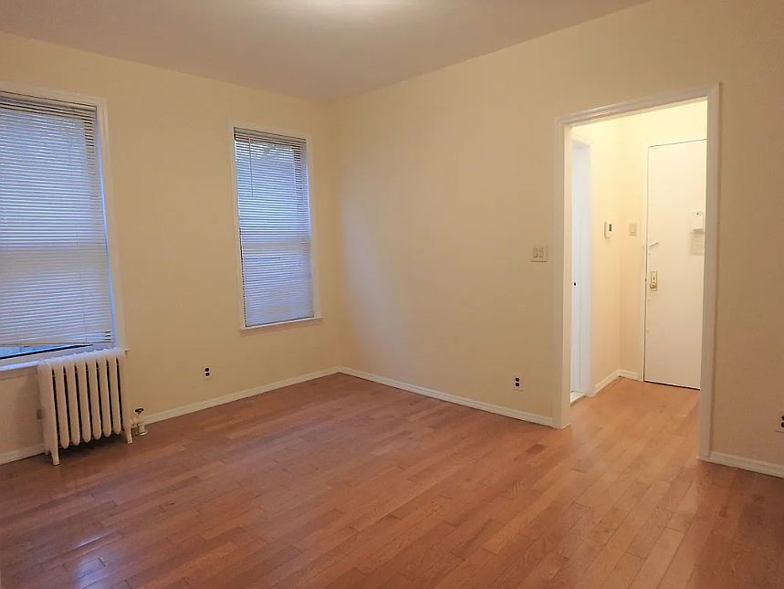 1st image of 2763 Crescent St APT 1R