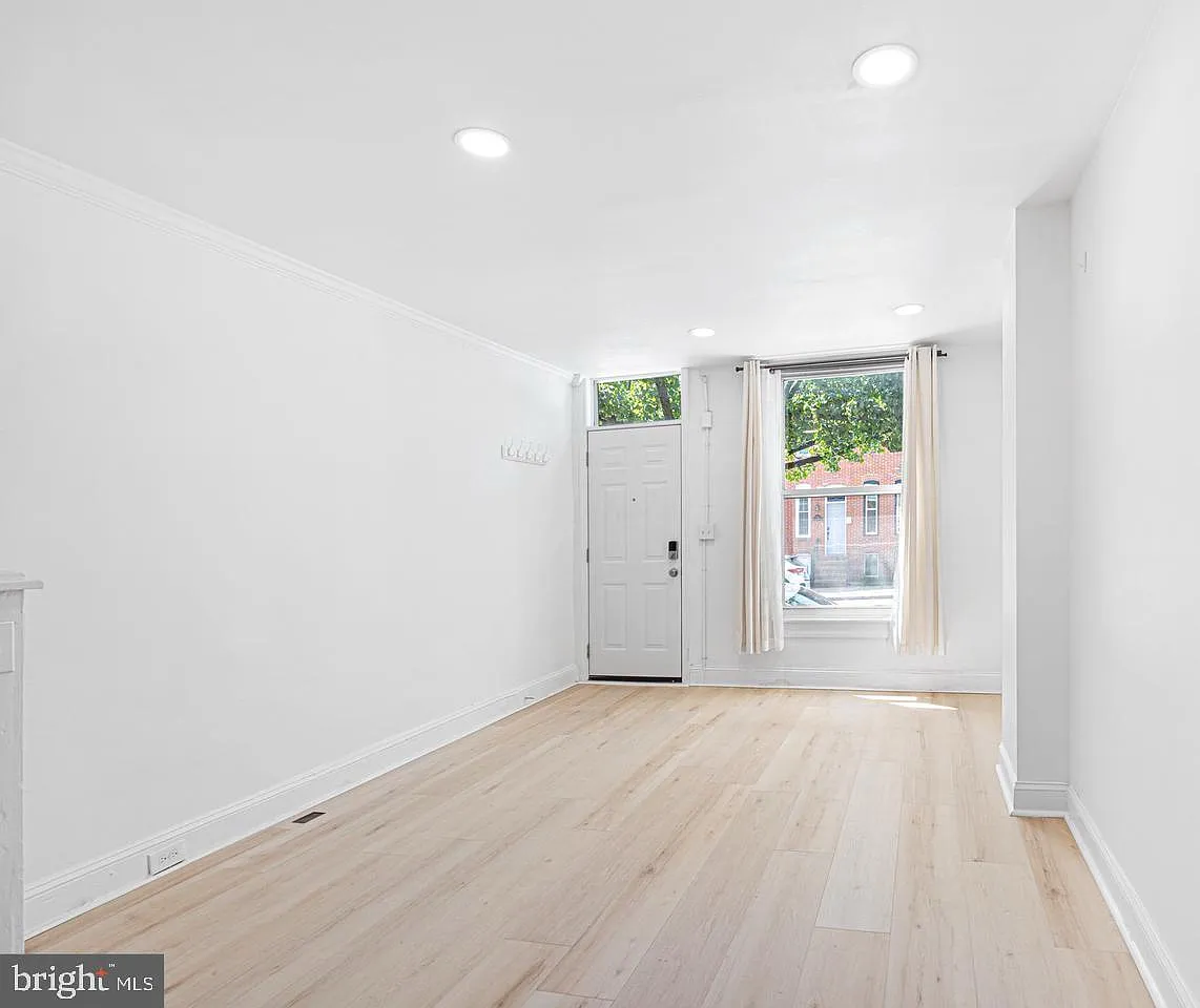 2 bed, 2.0 bath, 960 sqft, $2,700 — Photo 3