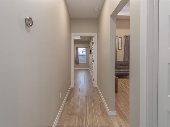 5th image of 305 Stella Dr