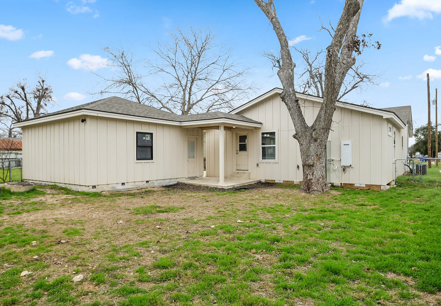 3 bed, 1600 sqft, $2,300 — Photo 2