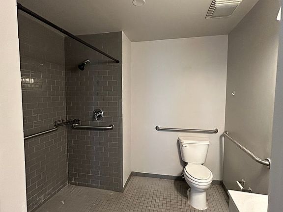 4th image of 5700 Ogontz Ave #B102