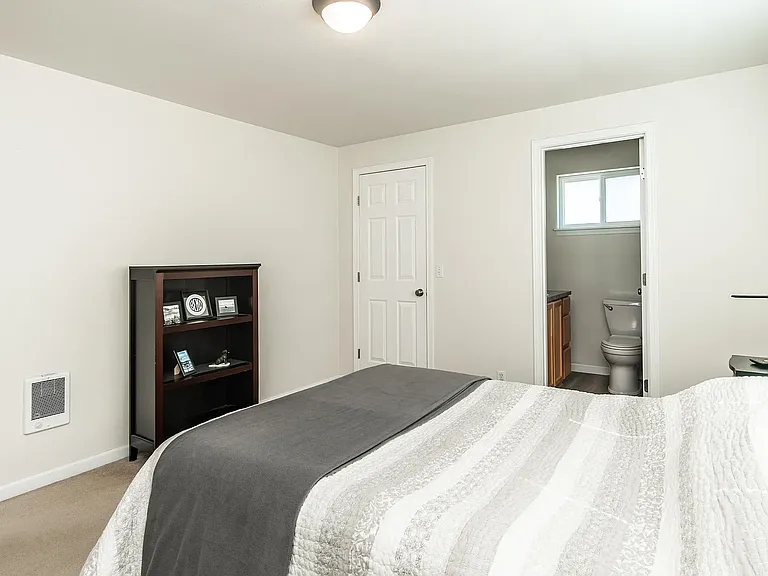 844 NW Ogden Ave #3 — Photo 11