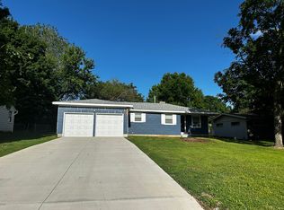 1830 S Thelma Ave, Springfield, MO 65807