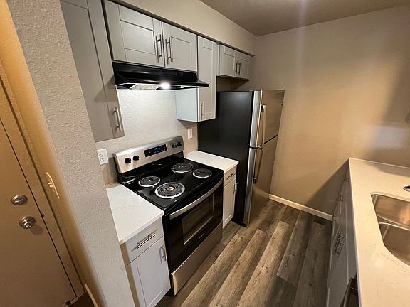 5th image of 708 E Mission Ave #6