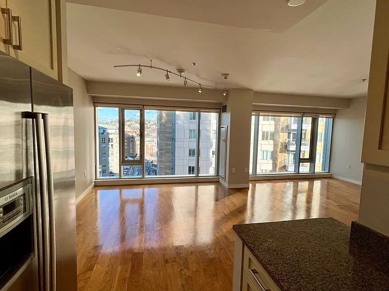 200 Exchange St — Photo 8