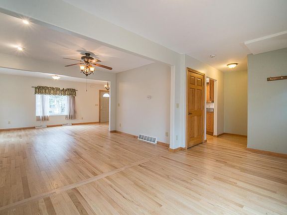 4th image of 1527 W Lawn Ave