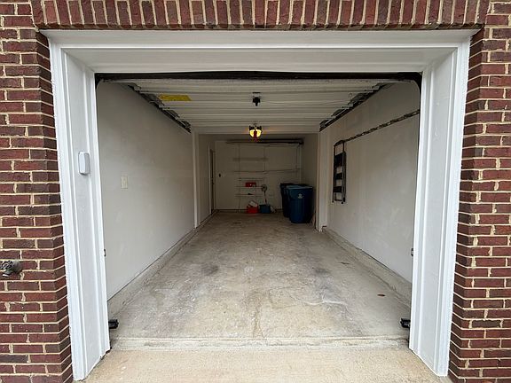 2nd image of 25235 Dunvegan Sq