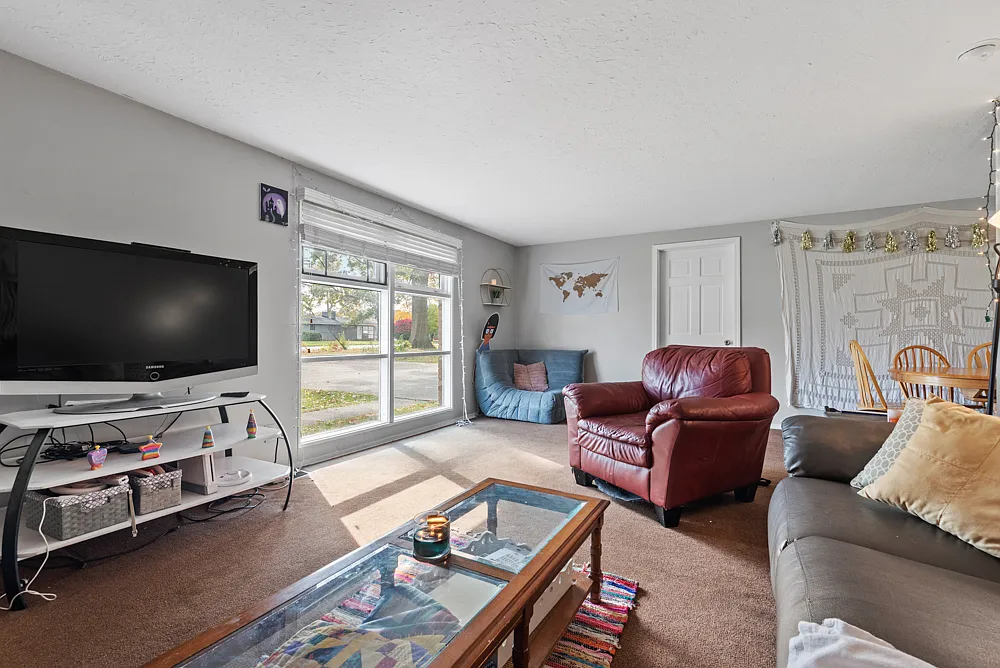 5 bed, 2.5 bath, 1872 sqft, $1,950 — Photo 2