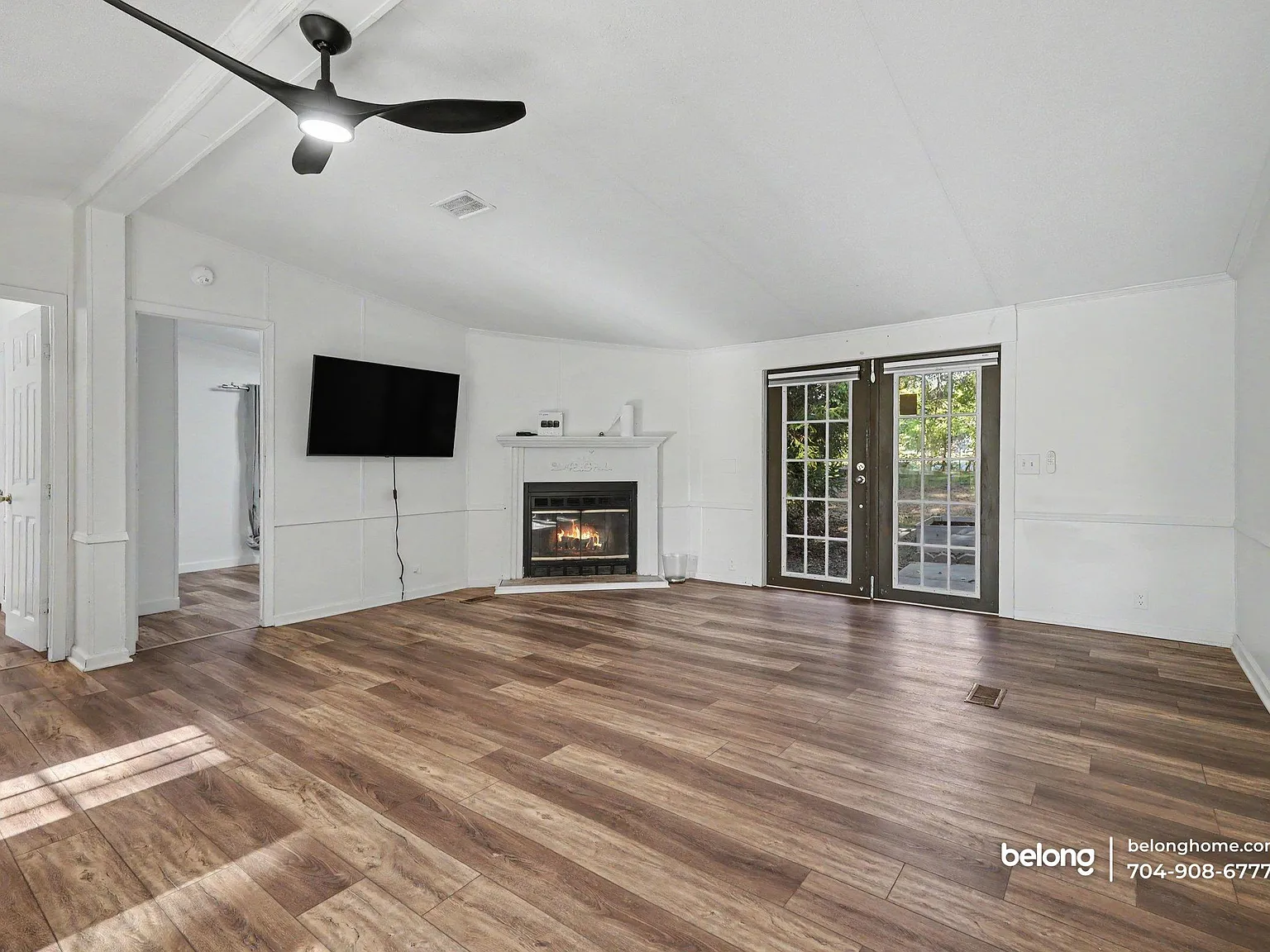 3 bed, 2.0 bath, 1364 sqft, $1,945 — Photo 2
