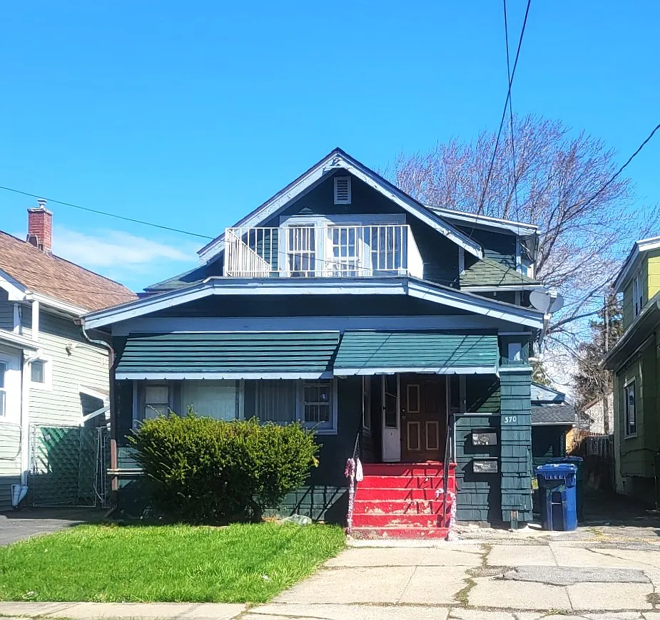 Building Photo - 370 Warwick Ave #1