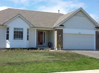 3025 Farmington Dr, Lindenhurst, IL 60046