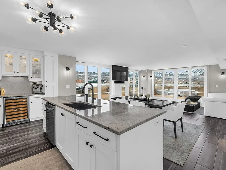 230 E Broadway S #1209 — Photo 12